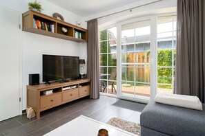 Fernseher, DVD-Player, Stereoanlage