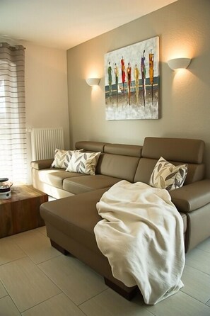 TV, fireplace, DVD player, stereo