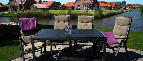 屋外ダイニングエリア