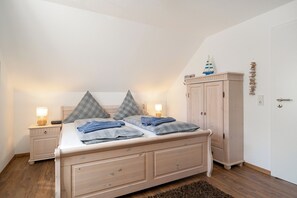 3 bedrooms, travel crib, free WiFi