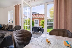 TV, fireplace, DVD player, stereo