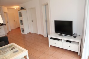 TV - Lichtdurchflutete Wohnung im Löwenpark (Norden)