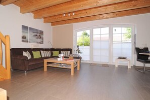 Fernseher, Kamin, DVD-Player, Stereoanlage