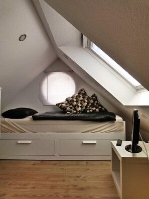 3 bedrooms, iron/ironing board, travel cot, free WiFi