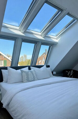3 bedrooms, desk, iron/ironing board, travel cot