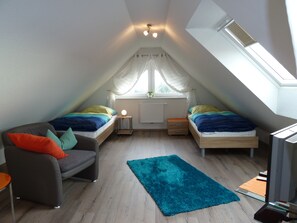 2 Schlafzimmer, Reisekinderbett, kostenloses WLAN