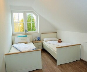 2 bedrooms, iron/ironing board, free WiFi