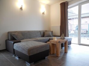 Fernseher, DVD-Player, Stereoanlage