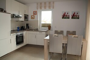 ثلاجة، ميكروويف، فرن، موقد طهي مسطح