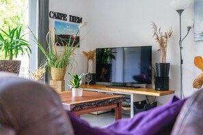 Fernseher, DVD-Player, Stereoanlage