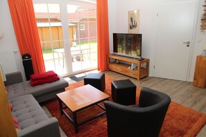 Fernseher, DVD-Player, Stereoanlage