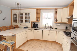 Fridge, microwave, oven, stovetop - Großes Ferienhaus für bis zu 8 Personen! (Norden)