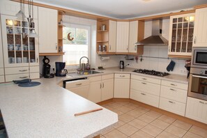 Fridge, microwave, oven, stovetop - Großes Ferienhaus für bis zu 8 Personen! (Norden)