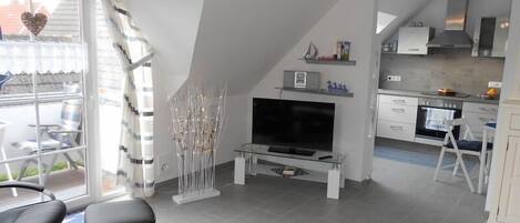 تلفزيون، مشغل دي في دي، ستيريو