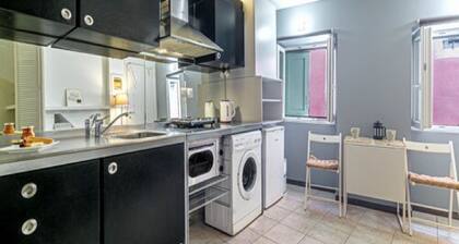 VENETIAN WELL HOUSE by LOC HOSPITALITY