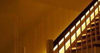 Hochwertiges Ferienhaus (100qm) für 6 Personen mit Kamin, Sauna & Garten am See