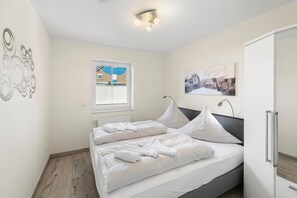 2 bedrooms, iron/ironing board, free WiFi - Schöne Ferienwohnung in Zentraler Lage (Greetsiel)