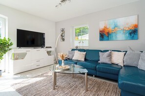 Fernseher, Kamin, DVD-Player, Stereoanlage