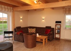 Fernseher, Kamin, Stereoanlage