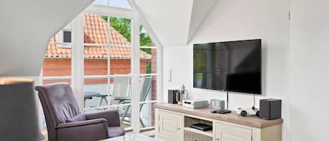 TV, DVD player, books, stereo