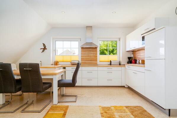 Fridge, microwave, stovetop, dishwasher - Gemütliche Ferienwohnung für 2 Personen (Greetsiel)