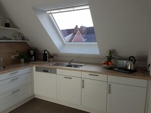 Fridge, microwave, oven, stovetop - Traumhafte Ferienwohnung Direkt am Wasser (Greetsiel)