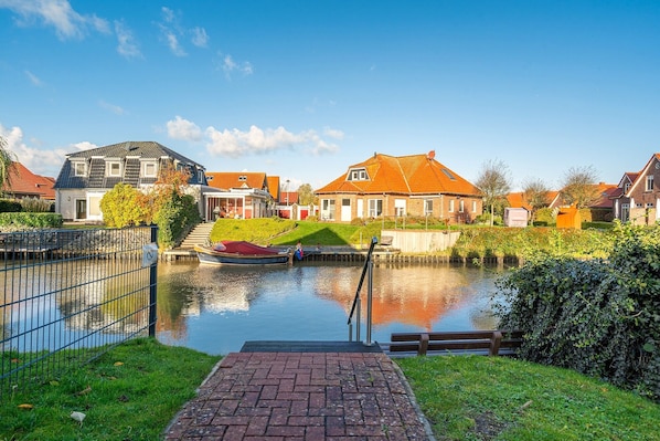 Exterior - Schöne Ferienwohnung in Wassernähe (Greetsiel)
