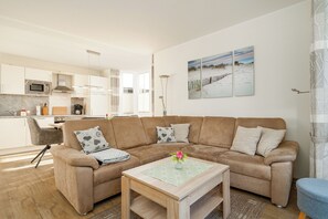 Fernseher, DVD-Player, Stereoanlage