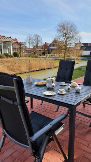 تناول الطعام بالخارج