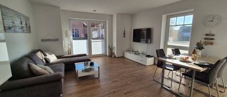 Fernseher, DVD-Player, Bücher