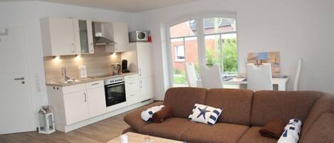 TV, DVD player, books, stereo