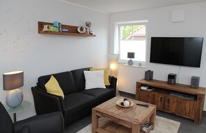 Fernseher, Kamin, Stereoanlage