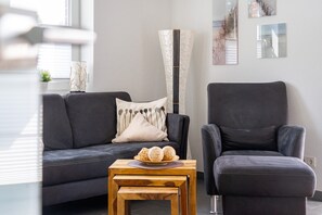 تلفزيون، مدفأة، ستيريو