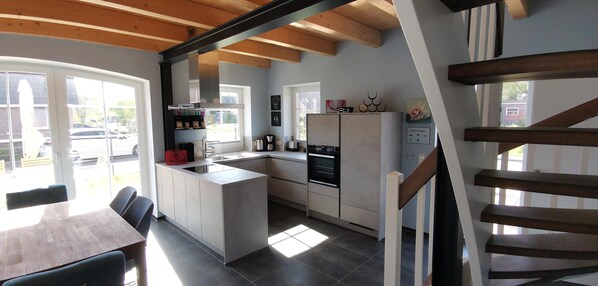 Fridge, microwave, oven, stovetop - New vacation home in the immediate vicinity of the cutter harbor (Greetsiel)