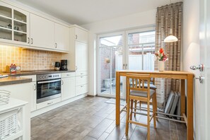 Kühlschrank, Ofen, Herdplatte, Geschirrspüler