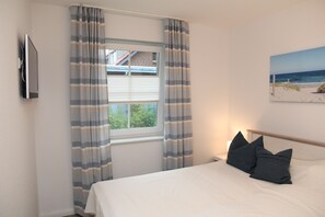 2 bedrooms, iron/ironing board, free WiFi