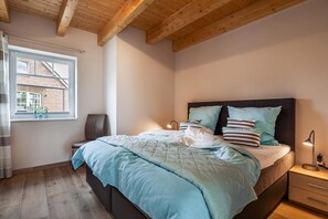 3 bedrooms, desk, iron/ironing board, travel cot