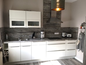 Fridge, oven, stovetop, dishwasher