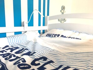 2 bedrooms, travel crib, free WiFi