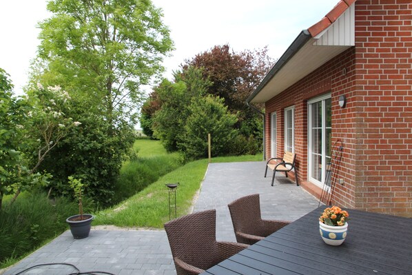 Outdoor dining - Hundefreundliches Ferienhaus in Ruhiger Sackgassenlage mit Tollem Deichblick! (Greetsiel)