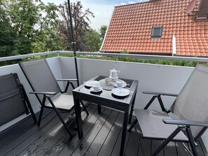 Outdoor dining - Nagelneue Hundefreundliche Obergeschosswohnung in Greetsiel! (Greetsiel)