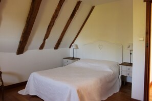 3 Schlafzimmer, Schreibtisch, Bügeleisen/Bügelbrett, Reisekinderbett