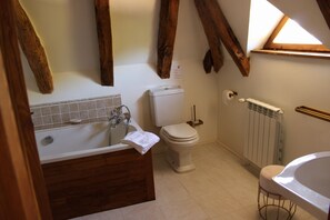 Shower, hair dryer, towels, toilet paper - Gîte de La Devèze - private cinema - horses welcome (Cœur-de-Causse)