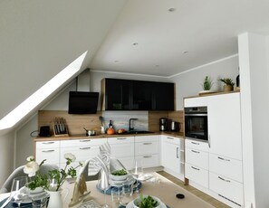 Kühlschrank, Ofen, Herdplatte, Geschirrspüler