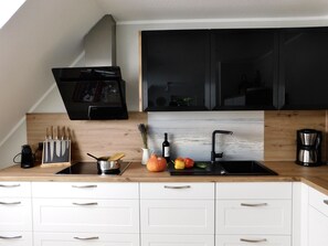 Kühlschrank, Ofen, Herdplatte, Geschirrspüler