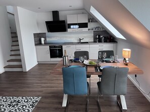 Kühlschrank, Ofen, Herdplatte, Geschirrspüler