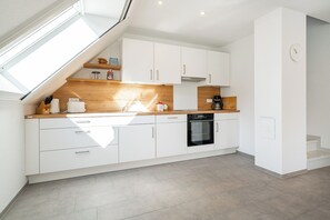 Kühlschrank, Ofen, Herdplatte, Geschirrspüler