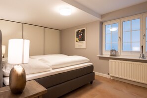 2 bedrooms, iron/ironing board, free WiFi