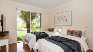 4 habitaciones, tabla de planchar con plancha y cuna de viaje 