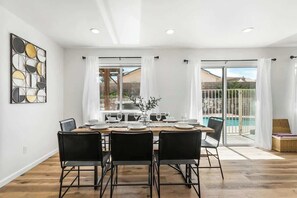 Dining - Refined 3BR Desert Pool House w/ Fire Pit & Games (Yucca Valley)
